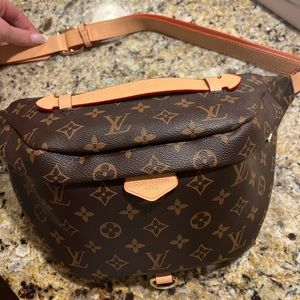 Louis Vuitton crossbody purse/pouch